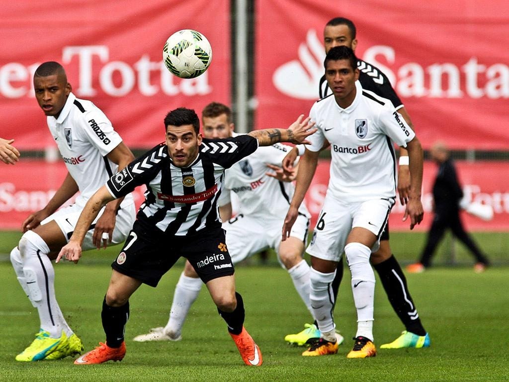 Nhận định soi kèo Guimaraes vs Nacional lúc 01h45 ngày 24/12/2024 nhan-dinh-soi-keo-guimaraes-vs-nacional-luc-01h45-ngay-24-12-2024-1