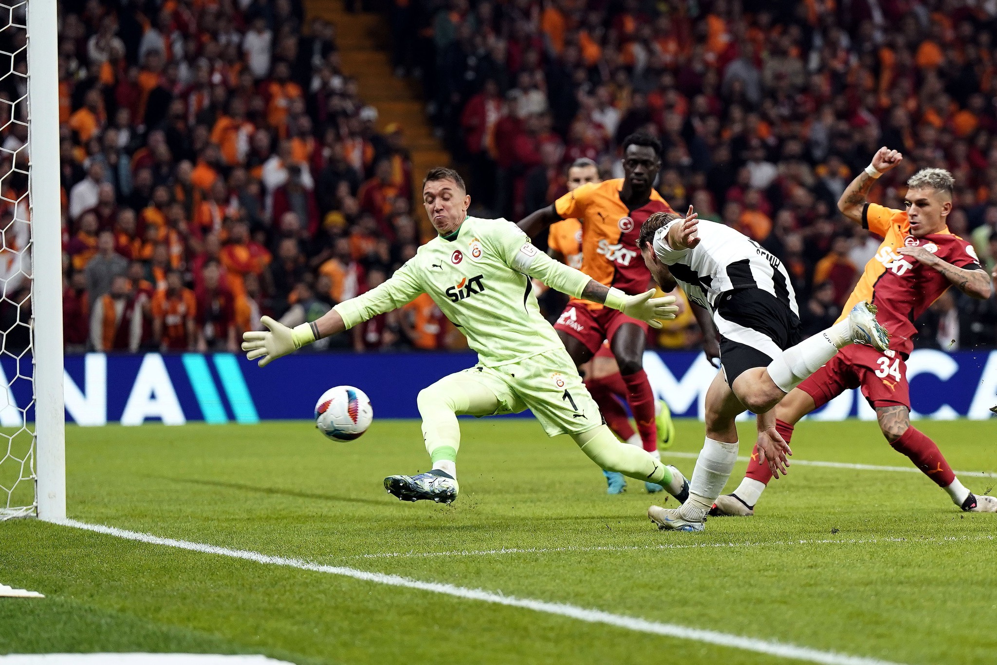 nhan-dinh-soi-keo-besiktas-vs-galatasaray-luc-0h30-ngay-30-3-2025