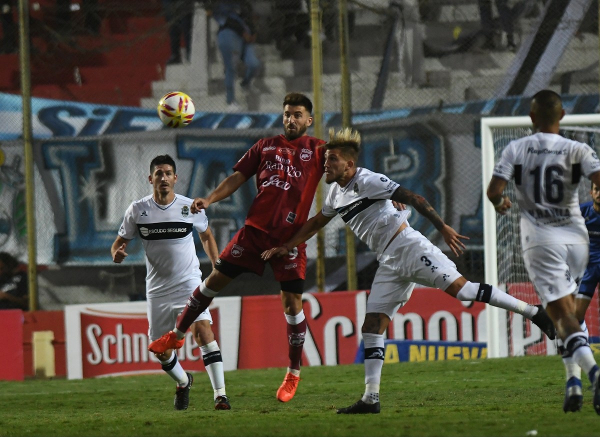 nhan-dinh-soi-keo-lanus-vs-huracan-luc-6h45-ngay-2-8-2025