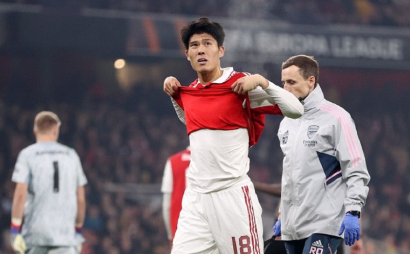 tomiyasu-chia-tay-arsenal-vi-ly-do-suc-khoe-trieu-fan