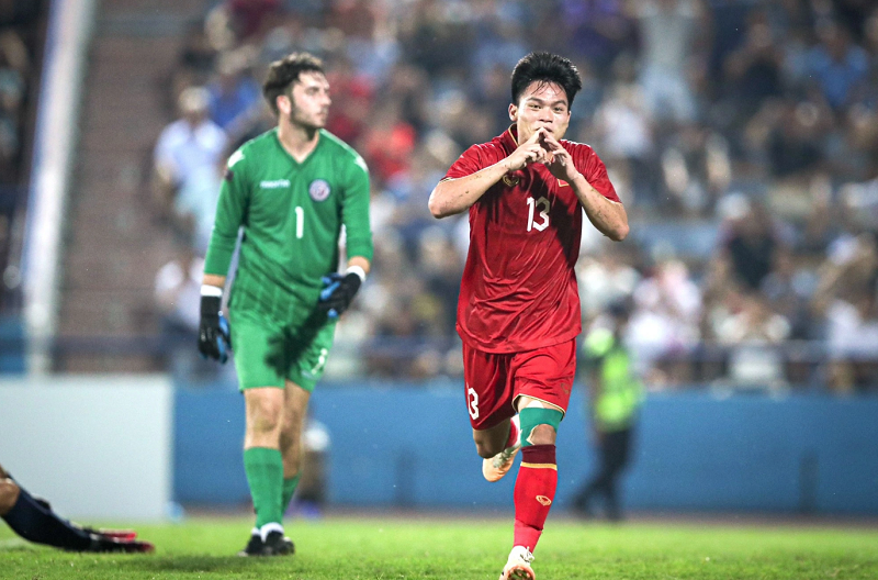 tro-cung-troussier-bi-hlv-kim-sang-sik-gach-ten-khoi-u23-viet-nam-fan-viet
