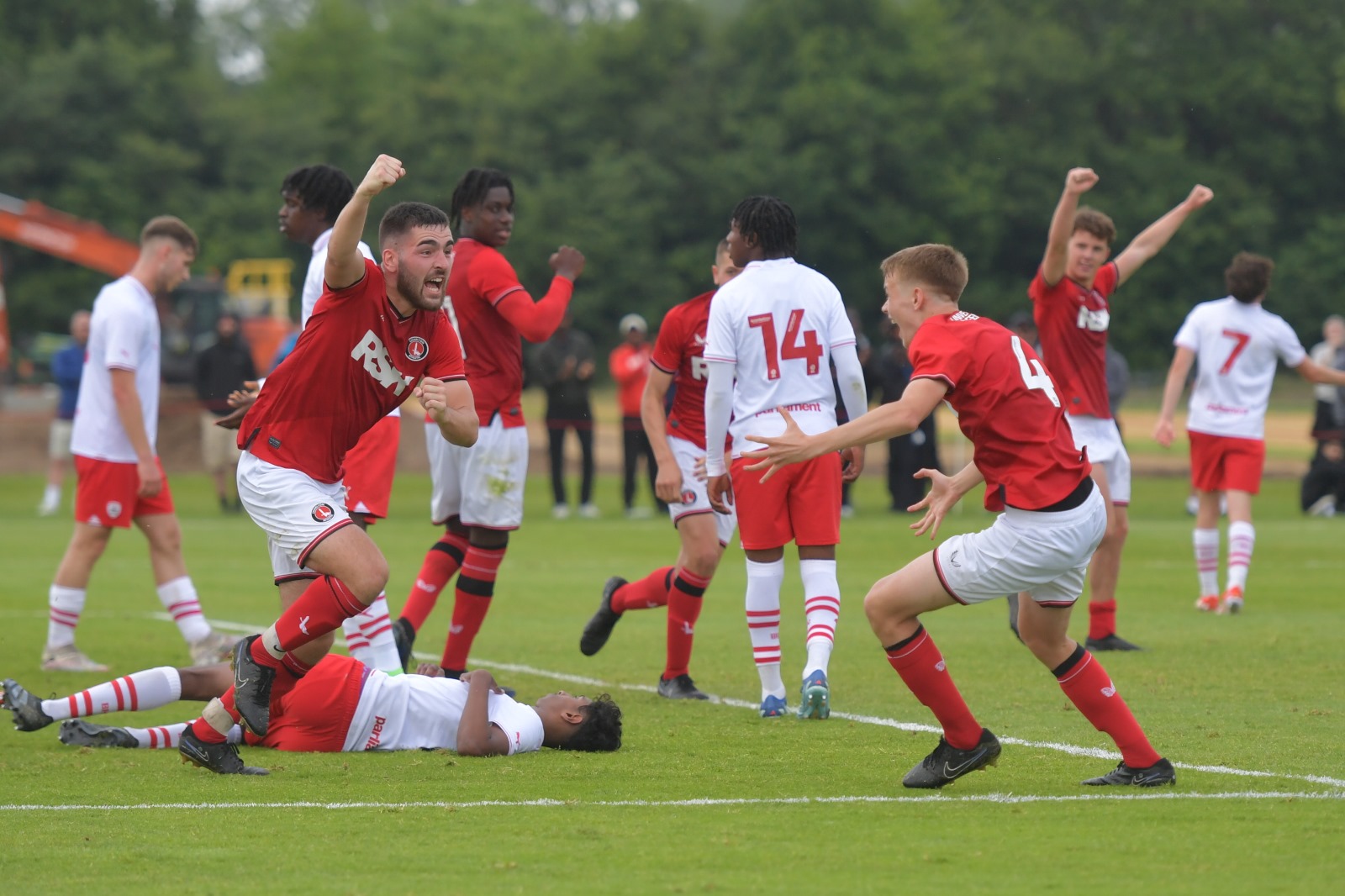 nhan-dinh-soi-keo-barnsley-vs-fleetwood-luc-1h45-ngay-14-8-2025