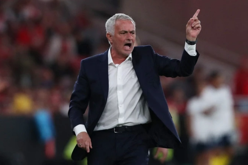 mourinho-tro-lai-stamford-bridge-chelsea-thang-nhoc-va-cdv-goi-nho-qua-khu