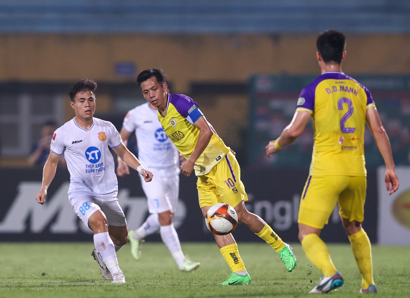 nhan-dinh-soi-keo-nam-dinh-vs-ha-noi-luc-18h00-ngay-10-11-2025-1